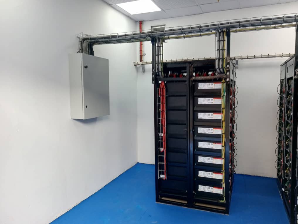 Salle de batteries complète